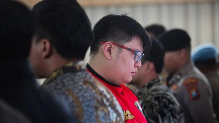 Anak jadi Tersangka Kasus Penganiayaan, Anggota DPR RI dari PKB Ini Dinonaktifkan 1 Tersangka Gregorius Ronald Tannur di Polrestabes Surabaya, Jawa Timur, Jumat (6/10/2023). ANTARA/Didik Suhartono/aa.