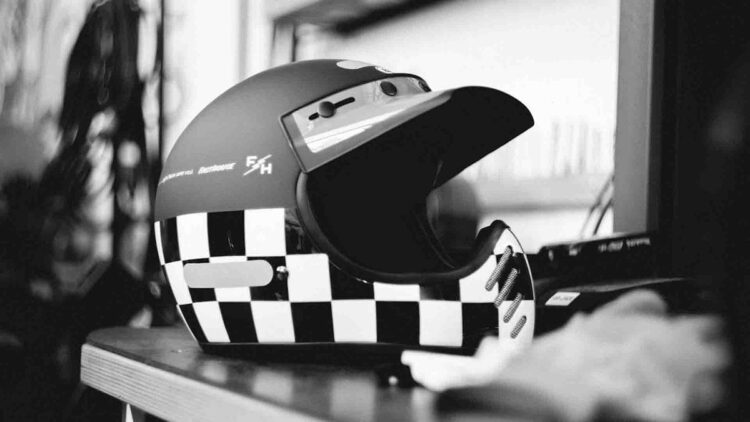 Ilustrasi helm balap. (Foto: Dok. Internet)