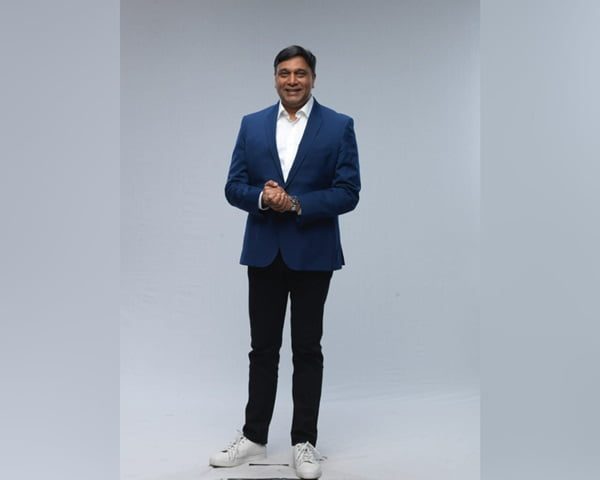 IOH Cetak Rekor, Raih Laba Bersih Positif 11 Kuartal Beruntun 1 Presiden Director and CEO Indosat Ooredoo Hutchison, Vikram Singha. (Foto: Dok. IOH)