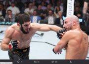 Islam Makhachev Pertahankan Gelar usai Tumbangkan Volkanovski di Laga UFC 294