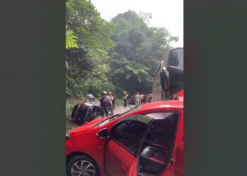 Kecelakaan beruntun di Sitinjau Lauik. (dok. WAG)