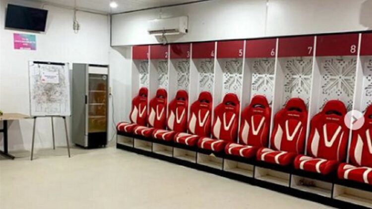 Tradisi Baru Semen Padang FC, Wajib Tinggalkan Ruang Ganti dengan Bersih! 1 Kondisi ruang ganti Sriwijaya FC yang dibersihkan Semen Padang FC usai laga. (dok. tangkapan layar)