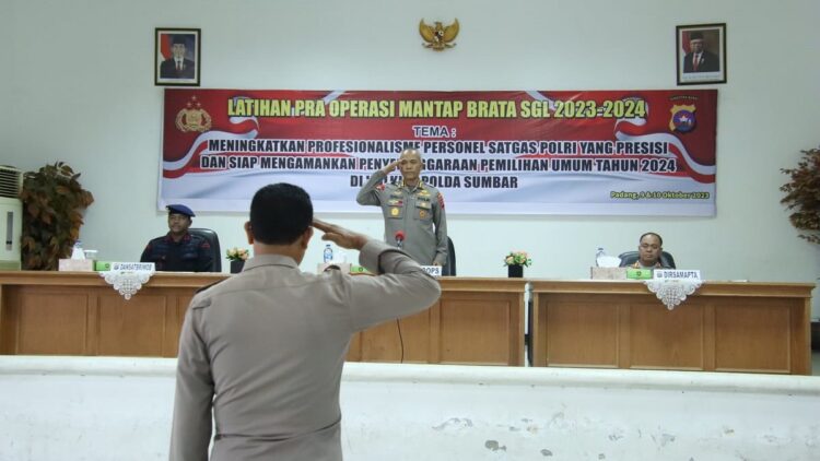 Polda Sumbar Gelar Latihan Pra Operasi Mantap Brata Singgalang 2023-2024 1 Latihan pra operasi mantap brata di Polda Sumbar. (dok. Bidhumas)