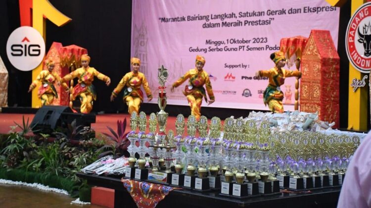 HUT Perdana Sanggar Lantiak Ameh dan 23 Tahun FKIKSP Diisi Lomba Tari Minang 1 Lomba tari ulang tahun Sanggar Lantiak Ameh dan 23 tahun FKIKSP. (dok. Humas)