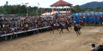 Kejuaraan Pacu Kuda Berdampak Positif bagi Ekonomi Warga Bukittinggi-Agam 8 Iven pacu kudo di Bukittinggi. (dok. istimewa)