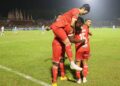 Selebrasi pemain Semen Padang FC usai mencetak gol balasan di babak pertama. (dok. Radarsumbar.com)