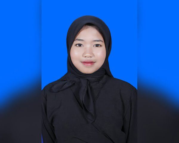 Pria di Solok Kehilangan "Bini" usai Istri Pamit ke Pasar 1 Sosok Riska Gusri Ananda (16) yang hilang usai pamit dengan suami untuk pergi ke pasar. (Foto: Dok. Istimewa)