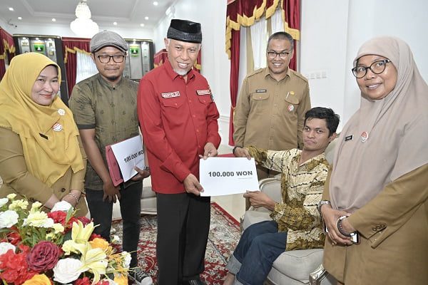 2 Pemuda Disabilitas asal Solok dan Agam Diutus ke Korea Selatan usai Juara Kompetisi Kemenkominfo 1 Penyintas disabilitas asal Sumbar diutus belajar ke Korea Selatan usai menang dalam kompetisi digital yang diadakan Kemenkominfo. (Foto: Dok. Adpim)