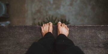 Coba Bunuh Diri, Seorang Perempuan Hendak Loncat dari Atas Gedung Hotel di Padang