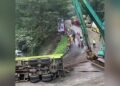 Truk Pembawa Batu Bara Terguling di Sitinjau Lauik, Jalur Padang-Solok Terhambat 6 Proses evakuasi truk terbalik di Sitinjau Lauik, Kecamatan Lubuk Kilangan, Kota Padang pada Kamis (19/10/2023) pagi. (Foto: Dok. TikTok/@jalursitinjaulauik)
