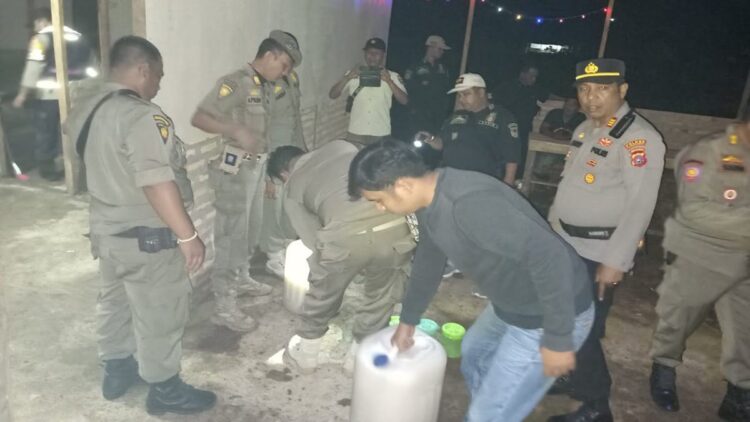 Tuak diamankan dari operasi pekat di Pasaman Barat. (dok. istimewa)