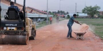 Agar Nyaman Digunakan Olahraga, Lintasan Lari di GOR Rawang Pariaman Dipercantik