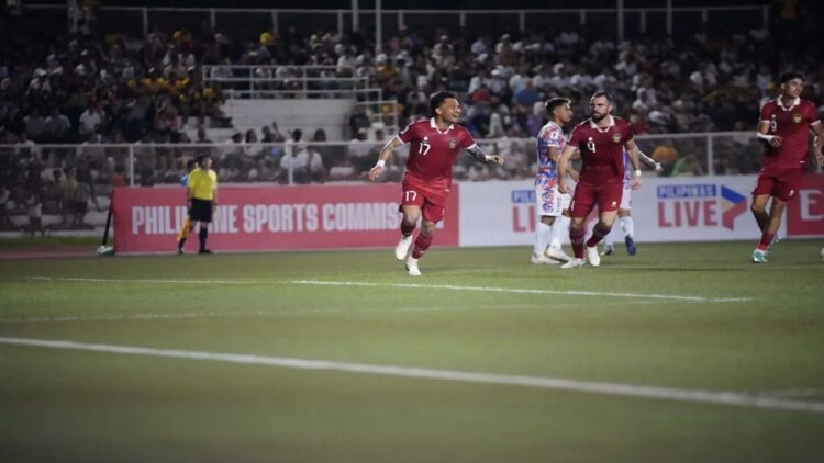 Selebrasi Saddil Ramdani ketika berhasil menyamakan kedudukan menjadi 1-1 saat melWan Filipina pada laga kedua kualifikasi Pial Dunia 2026 zona Asia putaran kedua di Stadion Rizal Memorial, Manila, Selasa (21/11/2023). (ANTARA/Ho/PSSI)