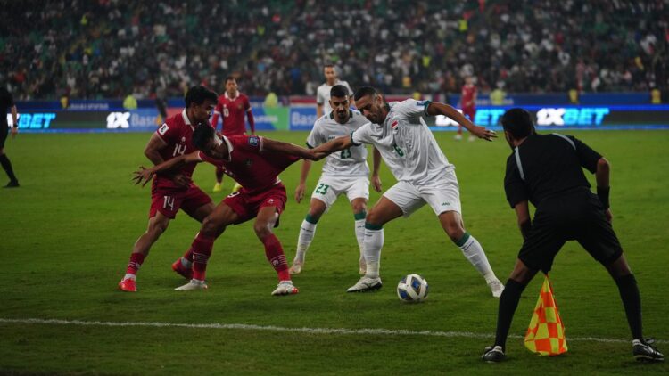 Dikalahkan Telak oleh Irak, Timnas Indonesia Punya Catatan Serius 1 Aksi pemain Timnas Indonesia melawan Irak di Kualifikasi Piala Dunia 2026. (dok. PSSI)