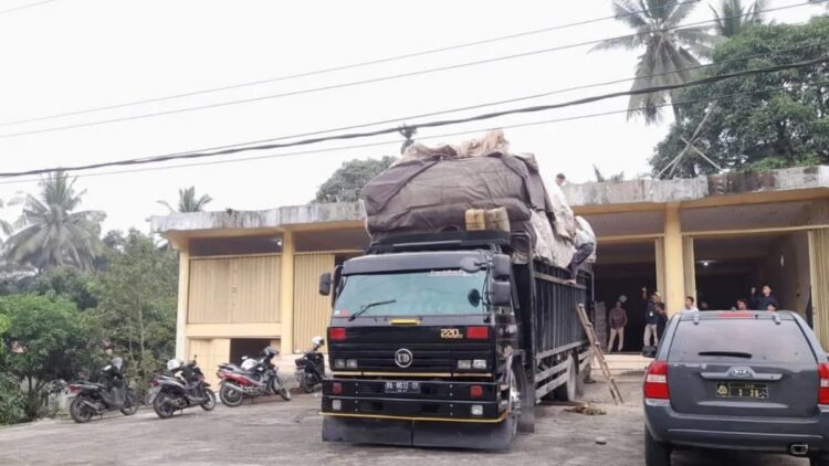 KPU Pasbar Terima 6.452 Kotak Suara, bakal Ditempatkan di 1.286 TPS 1 KPU Pasaman Barat menerima logistik Pemilu 2023 berupa kotak suara pada Selasa (31/10/2023) sore. Antara/Altas Maulana.
