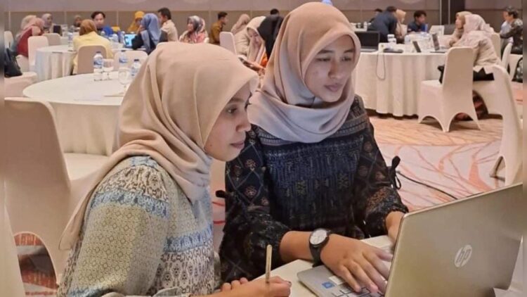 Disdikbud Padang Sebut 77 Objek yang Ditetapkan sebagai Cagar Budaya sebagian Sudah Musnah 1 Kemendikbudristek bersama Disdikbud Padang lakukan pendataan cagar budaya. (Foto: Dok. Diskominfo Padang)