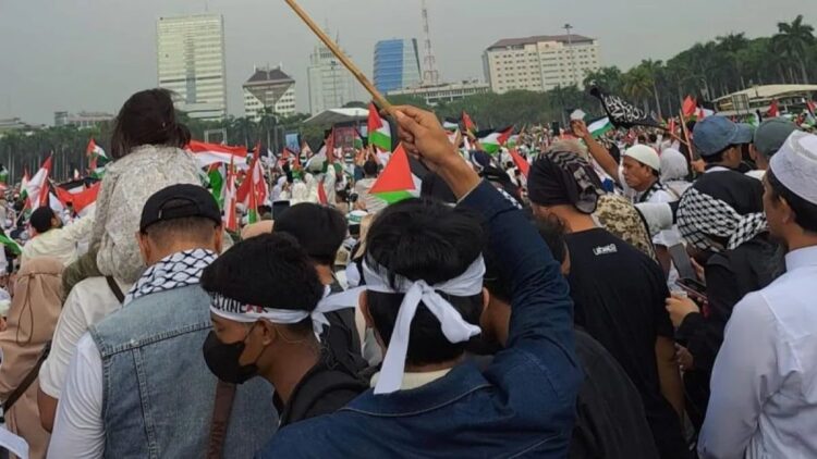 Suasana dalam pelaksanaan "Aksi Akbar Aliansi Rakyat Indonesia Bela Palestina" di Monas, Jakarta Pusat, Minggu (5/11/2023) pagi. (ANTARA/Anita Permata Dewi)