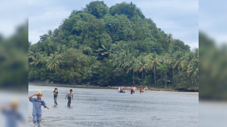 Pantai Air Manis Padang. (Foto: Dok. Diskominfo Padang)