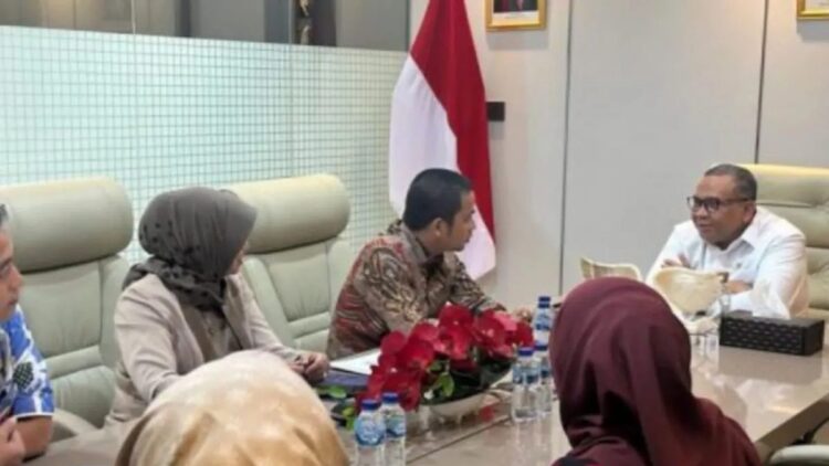 Pemko Solok Gelar Job Fair, Ini Jadwal dan Lokasinya 1 Wakil Wali Kota Solok, Ramadhani Kirana Putra saat melakukan koordinasi terkait pelaksanaan Job Fair Kota Solok tahun 2023 dengan Wamenaker RI, Ir Afriansyah Noor (ANTARA/HO-Diskominfo Solok)