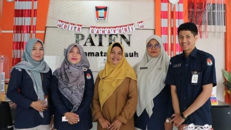 KPU Padang melibatkan pihak kecamatan menyiapkan lokasi kampanye Pemilu 2024. (Foto: Dok. Diskominfo Padang)