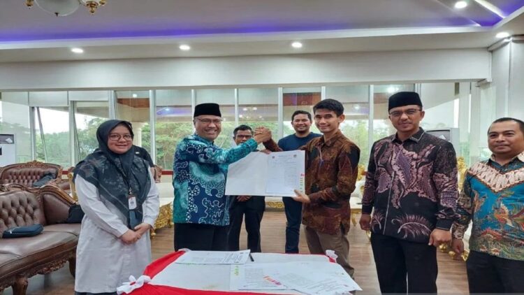KPU Bukittinggi Terima Hibah Rp13,8 Miliar untuk Pilkada 2024 1 KPU Bukittinggi menerima bantuan dana hibah senilai Rp 13,8 miliar dari Pemerintah daerah setempat untuk pelaksanaan Pilkada 2024 (Antara/Al Fatah)