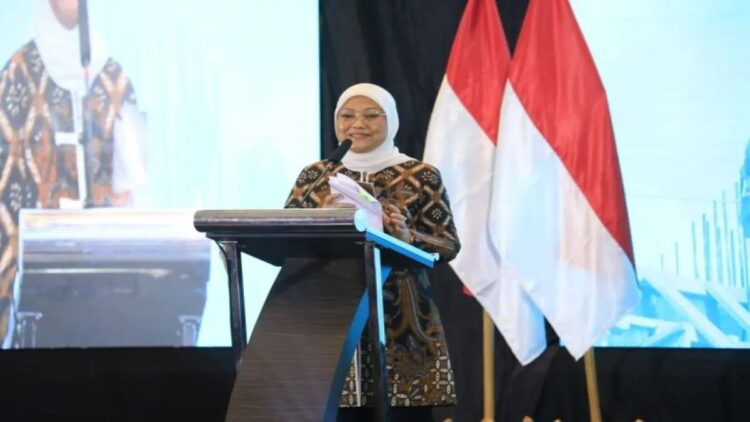 Gubernur Diwajibkan Umumkan Kenaikan UMP Paling Lambat 21 November 2023 1 Menaker Ida Fauziyah dalam acara koordinasi teknis persiapan penetapan upah minimum tahun 2024 dan penerapan struktur dan skala upah di Jakarta, Senin (13/11/2023). ANTARA/HO-Kemnaker.