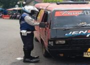 Razia, Dishub Padang Temukan Banyak Angkot tak Perpanjang KIR