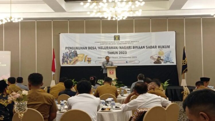 Kemenkumham Sumbar Kukuhkan 16 Nagari-Kelurahan Binaan Sadar Hukum, Ini Sebarannya 1 Kemenkumham Sumbar kukuhkan 16 nagari binaan sadar hukum. (Foto: Antara)