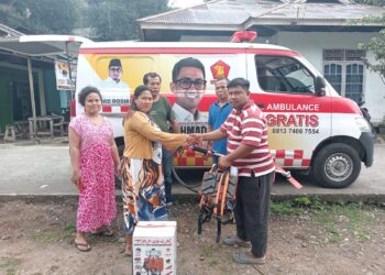 Rachmad Wijaya Bantu Mesin Pemotong Rumput untuk Warga Rawang