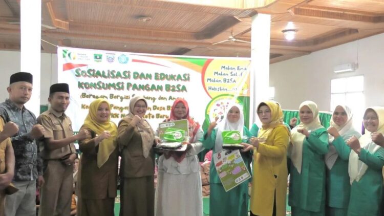 Pemerintah Kabupaten Pasaman Barat melakukan sosialisasi dan edukasi konsumsi pangan beragam bergizi, seimbang dan aman di Masjid Babussalam Nagari Koto Baru, Kecamatan Luhak Nan Duo, Rabu (29/11/2023). Antara/Altas Maulana.