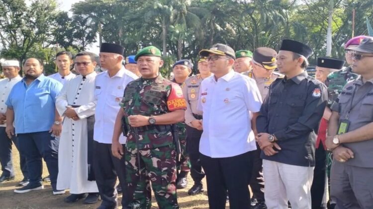 Korem 032/Wirabraja Kirim Personel Perkuat Pengamanan Pemilu di Mentawai 1 Komandan Korem (Danrem) 032/Wirabraja Brigadir Jenderal (Brigjen) TNI Rayen Obersyl (seragam TNI) di Padang, Rabu, (8/11/2023). ANTARA/Muhammad Zulfikar.