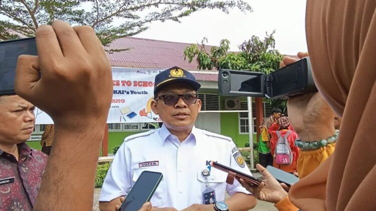 Tingkatkan Keselamatan di Perlintasan, PT KAI Siapkan Program Sosialisasi ke Sekolah 1 Vice President PT KAI (Persero) Divre II Sumbar, Sofan Hidayah. (ANTARA/Miko Elfisha)
