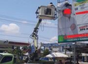 Salahi Aturan, Bawaslu Dharmasraya Copot Ribuan Alat Peraga Kampanye