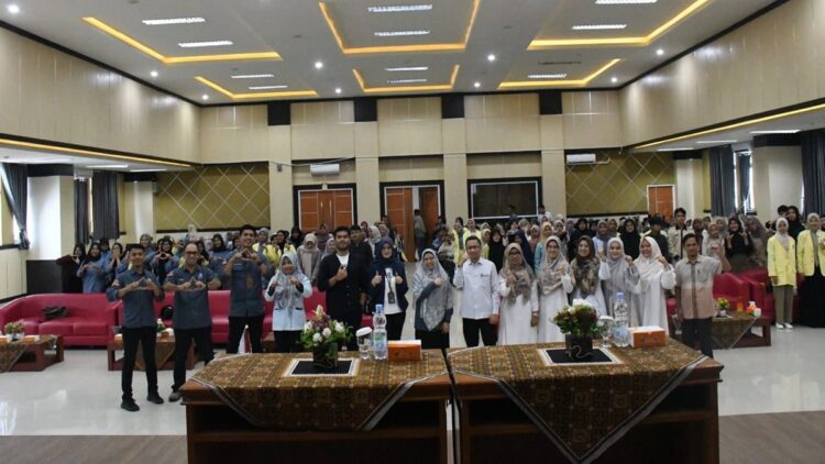 Kuliah Umum di UNP, Semen Padang Berbagi Ilmu Pengelolaan Kearsipan 1 Semen Padang kuliah umum tentang kearsipan di UNP. (dok. Humas)