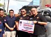 Andre Rosiade Serahkan Ambulans untuk Komite Peduli Bencana Padang