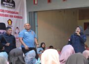 Temui Masyarakat Pagai, Caleg DPRD Padang Nurhaida dan Andre Rosiade Beri Bantuan Kaki Palsu