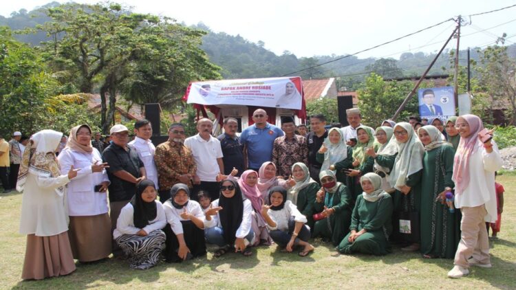 Anggota DPR RI asal Sumatra Barat (Sumbar) H Andre Rosiade bersilaturahmi dengan warga Padang Selatan, Kota Padang. (Foto: Dok. Istimewa)