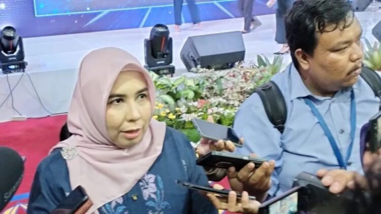 Deputi Kepala Perwakilan Bank Indonesia (BI) Sumatera Barat, Christoveny saat diwawancarai di Padang, Sumbar. ANTARA/Muhammad Zulfikar.