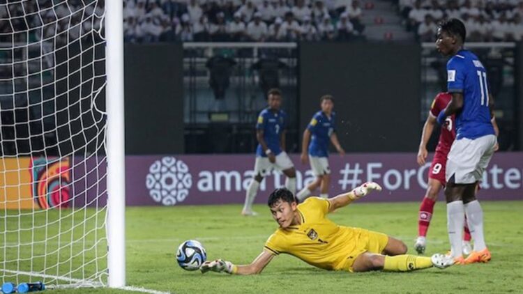 Semen Padang FC Perpanjang Kontrak Firman Juliansyah, Ikram Al Ghiffari dan Dimas Roni 1 Aksi Ikram Al Ghifari di gawang Timnas U-17. (dok. PSSI)