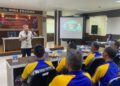 Aqua Dwipayana Motivasi Personel Ditpolarud Polda Sumbar 5 Anggota Ditpolairud Polda Sumbar dapat motivasi dari Aqua Dwipayana. (dok. Bidhumas)