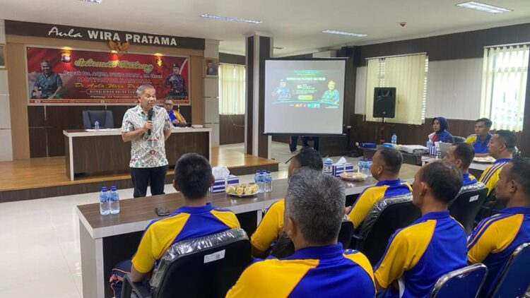 Aqua Dwipayana Motivasi Personel Ditpolarud Polda Sumbar 1 Anggota Ditpolairud Polda Sumbar dapat motivasi dari Aqua Dwipayana. (dok. Bidhumas)
