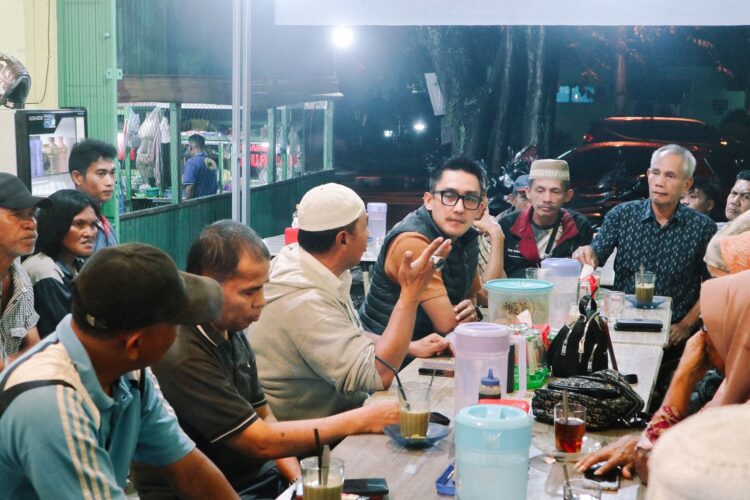 Caleg Gerindra DPRD Padang Rachmad Wijaya Dapat Dukungan Tokoh Masyarakat Simpang Haru 1 Calon anggota DPRD Padang dari Gerindra Rachmad Wijaya bersilaturahmi dengan tokoh-tokoh Simpang Haru, Kecamatan Padang Timur, Kota Padang.