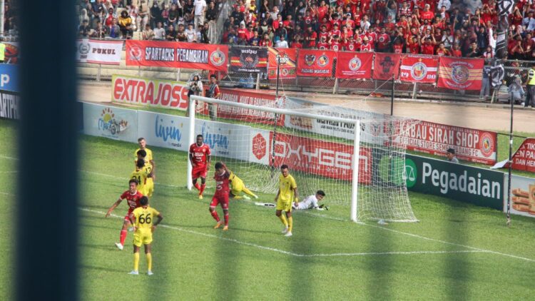 gol Semen Padang FC ke gawang Sriwijaya FC