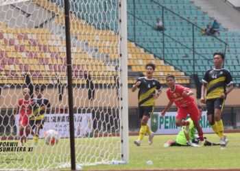 Gol pemain Porwil XI Sumbar ke gawang Kepri. (dok. istimewa)