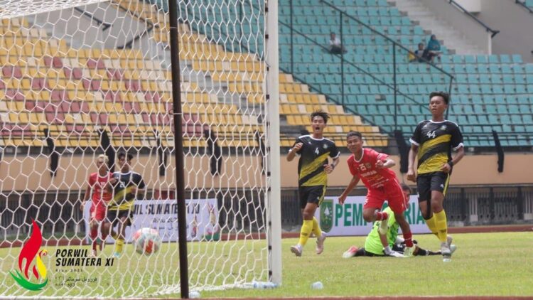Gol pemain Porwil XI Sumbar ke gawang Kepri. (dok. istimewa)