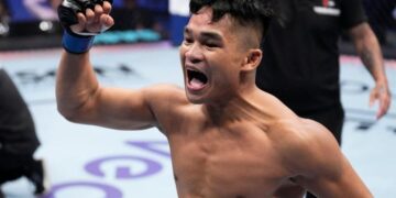 Debut di UFC, Fighter Indonesia Jeka Saragih bikin KO Lucas Alexander