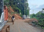 Sempat Terputus Karena Longsor, Akses Jalan Pasbar-Sumut Sudah Bisa Dilalui