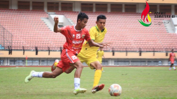 Tim Sepakbola Sumbar Tantang Riau di Final Porwil XI 1 Laga Sumbar vs Lampung di semifinal Porwil XI. (dok. istimewa)