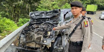 Kecelakaan Beruntun di Sitinjau Lauik, Kerugian Capai Rp450 Juta 8 Kecelakaan beruntun di Sitinjau Lauik pada Selasa (14/11/2023) pagi. (Foto: Dok. Polsek Lubuk Kilangan)