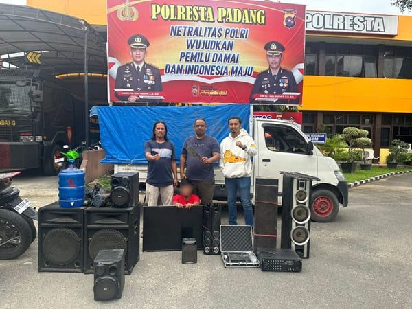 Waduh! Pria asal Padang Ini Curi Seperangkat Alat Elektronik dan Gas LPG 1 Pencuri seperangkat alat elektronik ditangkap Tim Klewang. (Foto: Dok. Polresta Padang)